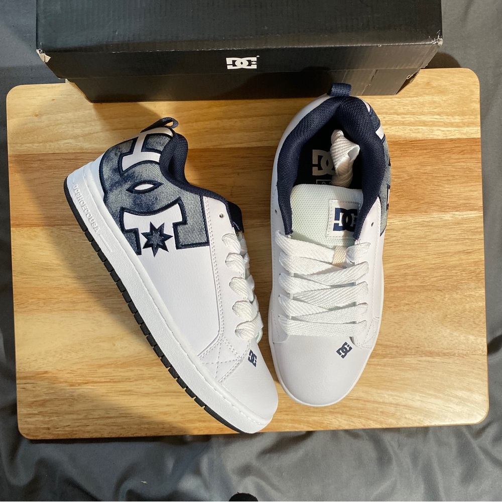 DC skateboarding shoes